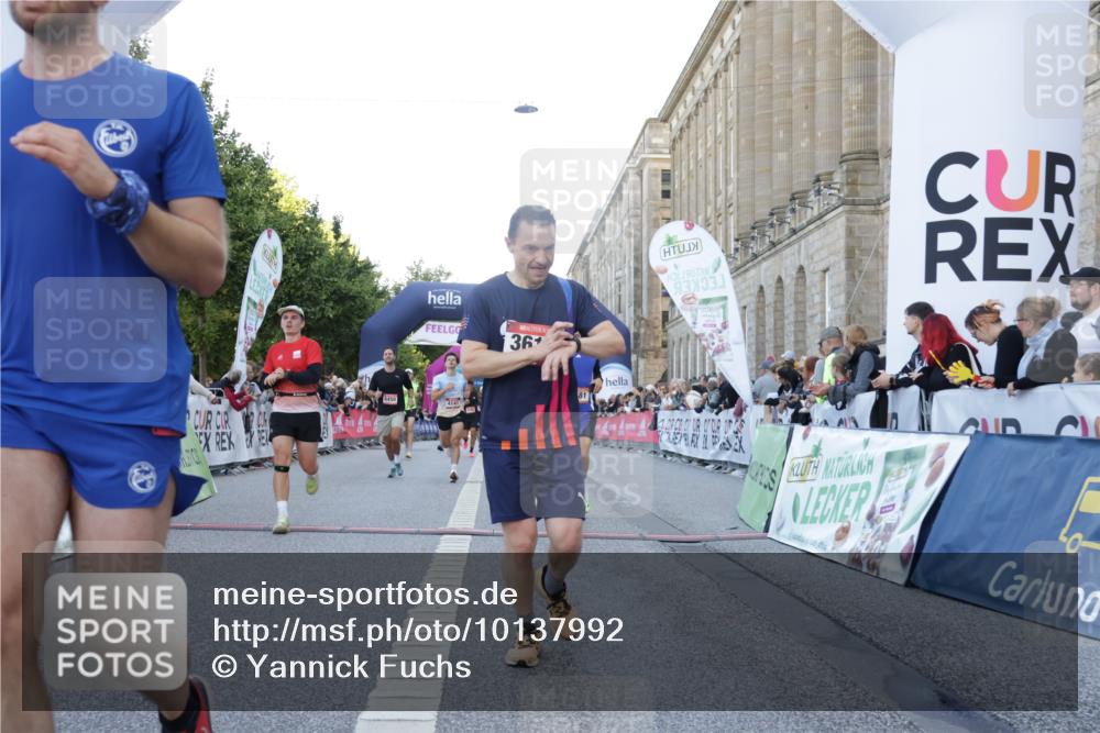 06.09.2026 - CURREX Alsterlauf Yannick Fuchs http://msf.ph/oto/10137992 06.09.2026 09:45:31 Ziel 2101, 2111, 2170, 2406, 3146, 3259, 3593, 3615, 4141, 4581, 4586, 4891, 5216, 5699, 5805, 5988, 6450, 8341 meine-sportfotos.de