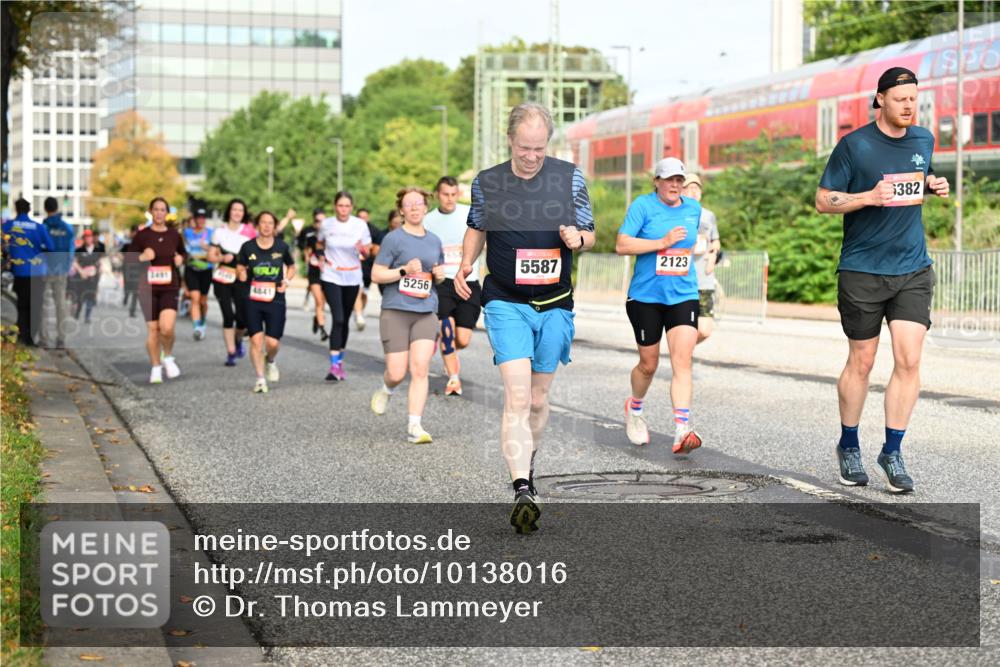 06.09.2026 - CURREX Alsterlauf Dr. Thomas Lammeyer http://msf.ph/oto/10138016 06.09.2026 10:04:07 Laufen 2123, 5587, 2401, 5256, 4841, 382 meine-sportfotos.de