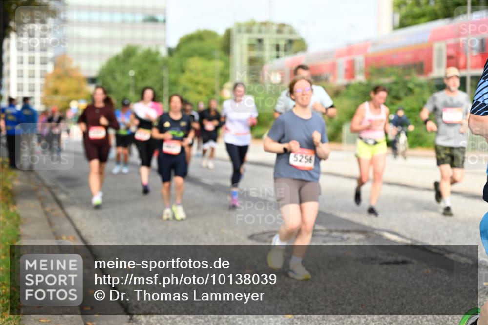 06.09.2026 - CURREX Alsterlauf Dr. Thomas Lammeyer http://msf.ph/oto/10138039 06.09.2026 10:04:09 Laufen 5256 meine-sportfotos.de