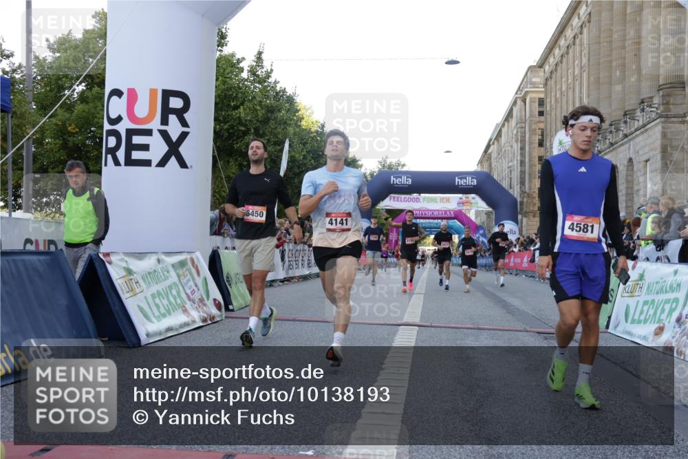 06.09.2026 - CURREX Alsterlauf Yannick Fuchs http://msf.ph/oto/10138193 06.09.2026 09:45:34 Ziel 2101, 2111, 2170, 2406, 2615, 2673, 3146, 3149, 3259, 3615, 4141, 4581, 5699, 5805, 5988, 6013, 6450, 8192 meine-sportfotos.de