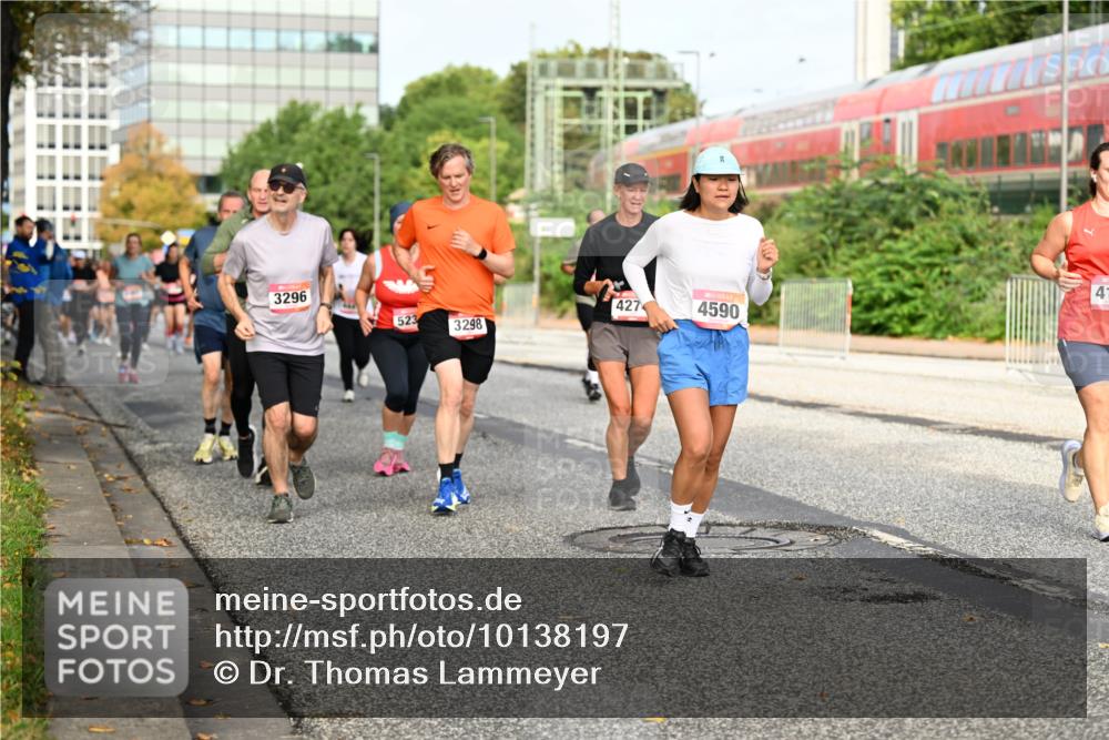06.09.2026 - CURREX Alsterlauf Dr. Thomas Lammeyer http://msf.ph/oto/10138197 06.09.2026 10:04:24 Laufen 3296, 427, 4590, 523, 3298, 41 meine-sportfotos.de
