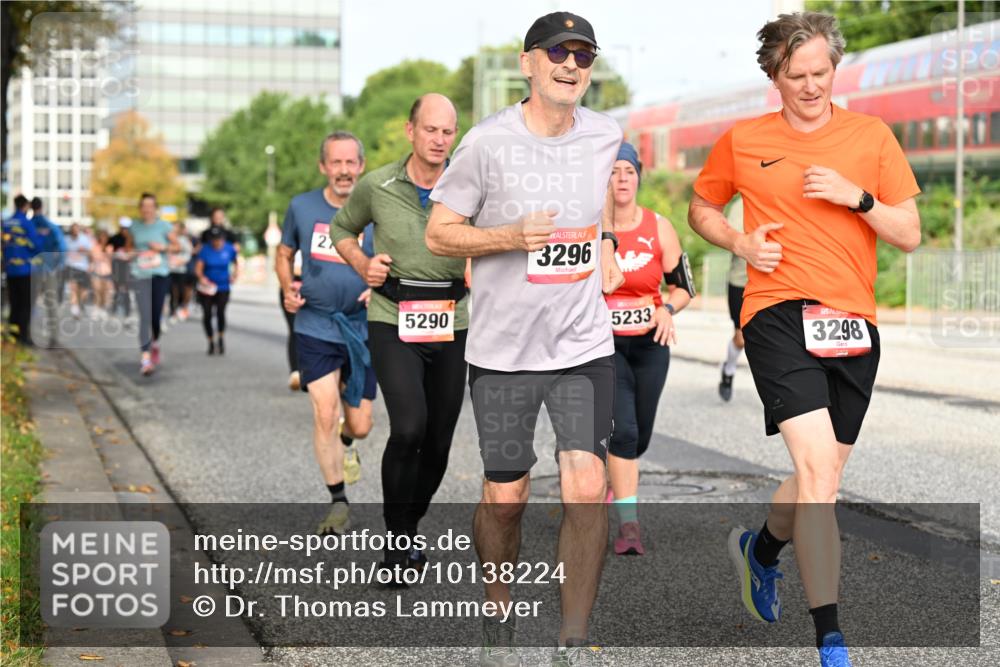 06.09.2026 - CURREX Alsterlauf Dr. Thomas Lammeyer http://msf.ph/oto/10138224 06.09.2026 10:04:26 Laufen 2, 5290, 3296, 5233, 3298 meine-sportfotos.de
