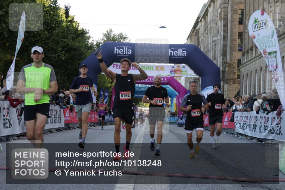 06.09.2026 - CURREX Alsterlauf Yannick Fuchs http://msf.ph/oto/10138248 06.09.2026 09:45:36 Ziel 2101, 2615, 2673, 3146, 3149, 3259, 3615, 4141, 4581, 5697, 5805, 5988, 6013, 6450, 8192 meine-sportfotos.de