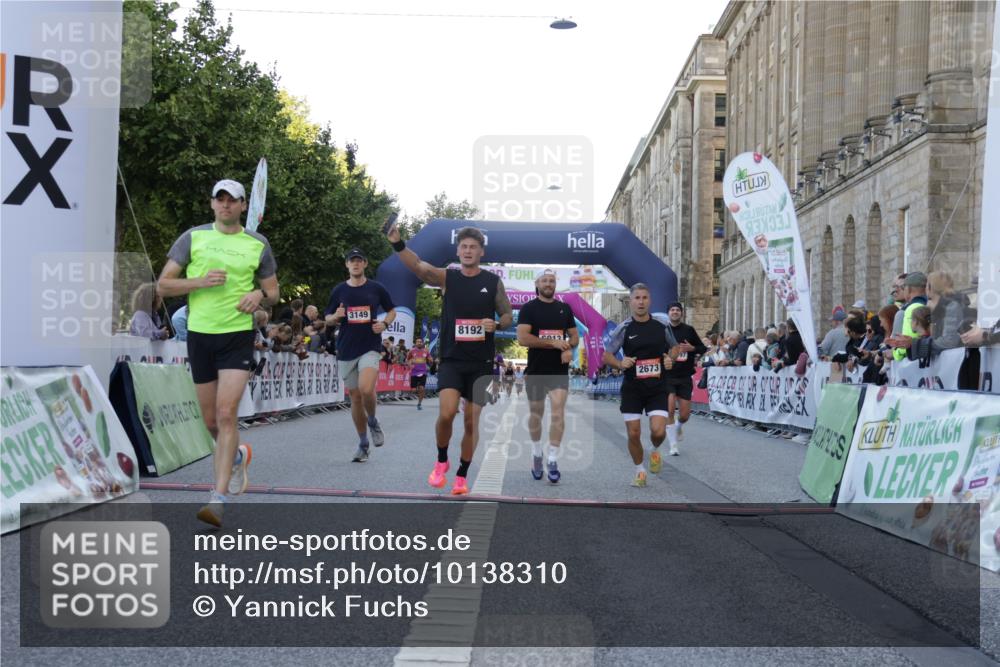 06.09.2026 - CURREX Alsterlauf Yannick Fuchs http://msf.ph/oto/10138310 06.09.2026 09:45:36 Ziel 2101, 2615, 2673, 3146, 3149, 3259, 3615, 4141, 4581, 5697, 5805, 5988, 6013, 6450, 8192 meine-sportfotos.de