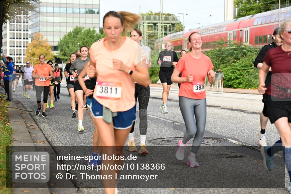 06.09.2026 - CURREX Alsterlauf Dr. Thomas Lammeyer http://msf.ph/oto/10138366 06.09.2026 10:04:40 Laufen 2777, 82, 3811, 3352, 3836 meine-sportfotos.de