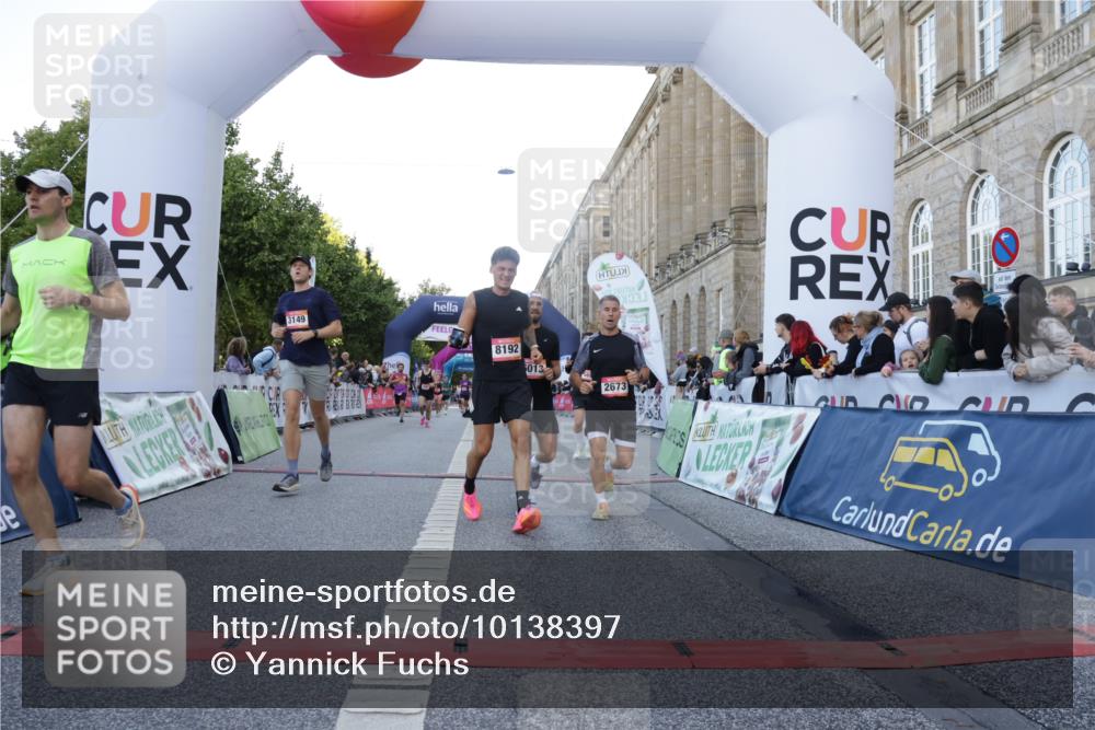 06.09.2026 - CURREX Alsterlauf Yannick Fuchs http://msf.ph/oto/10138397 06.09.2026 09:45:38 Ziel 2615, 2673, 3149, 3259, 3602, 3615, 4141, 4581, 5697, 6013, 6401, 6449, 6450, 8192 meine-sportfotos.de
