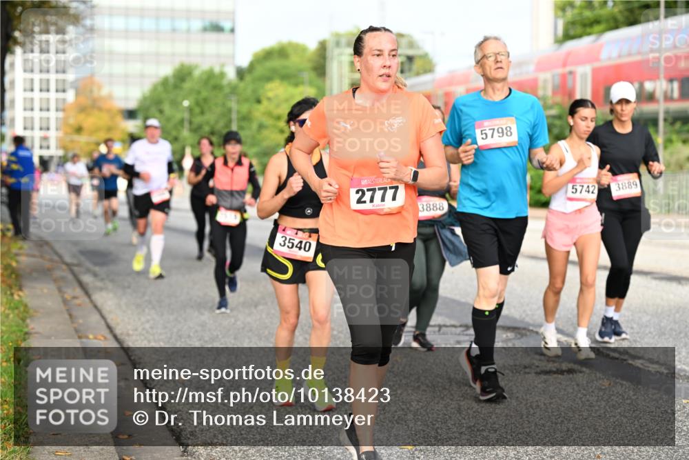 06.09.2026 - CURREX Alsterlauf Dr. Thomas Lammeyer http://msf.ph/oto/10138423 06.09.2026 10:04:46 Laufen 3540, 2777, 3888, 5798, 5742, 3889 meine-sportfotos.de