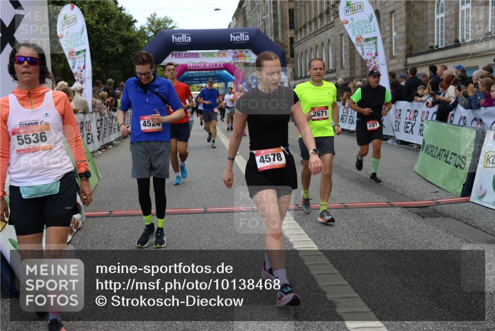 06.09.2026 - CURREX Alsterlauf Strokosch-Dieckow http://msf.ph/oto/10138468 06.09.2026 10:00:29 Ziel 2089, 2124, 2257, 2273, 2274, 2505, 2545, 2671, 2721, 2856, 4296, 4461, 4468, 4524, 4578, 5005, 5536, 6180, 6258, 6291, 6436, 6457, 8008, 8063, 8318 meine-sportfotos.de