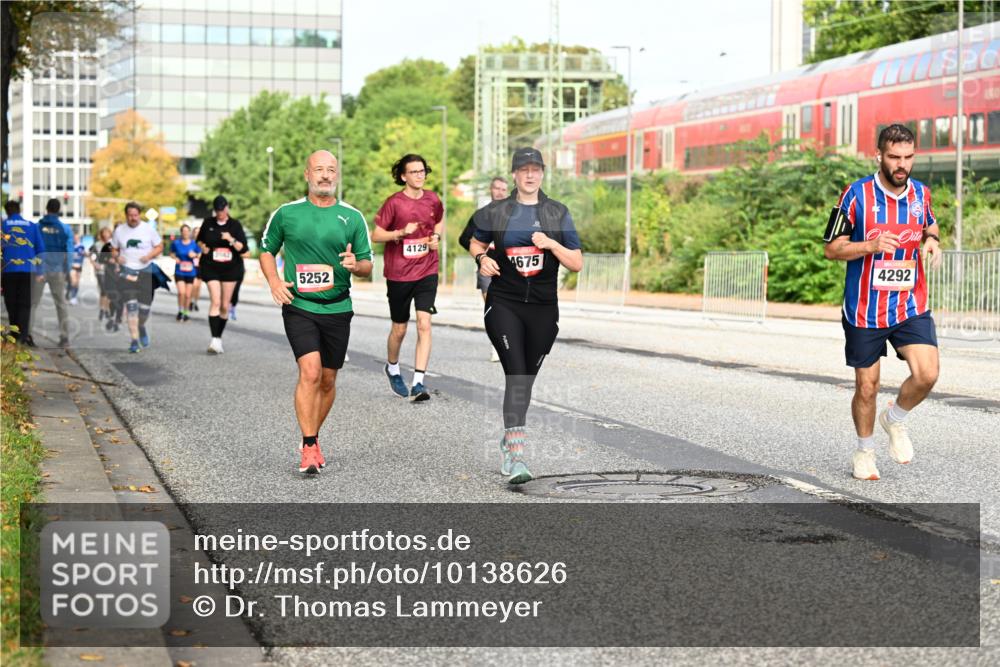06.09.2026 - CURREX Alsterlauf Dr. Thomas Lammeyer http://msf.ph/oto/10138626 06.09.2026 10:05:06 Laufen 5252, 4129, 4675, 4292 meine-sportfotos.de
