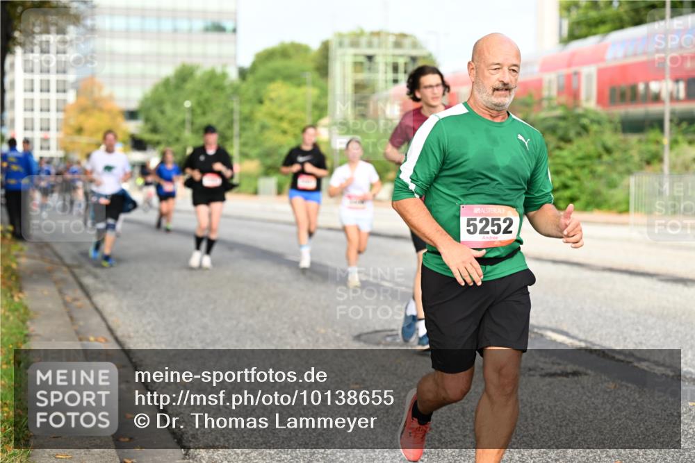 06.09.2026 - CURREX Alsterlauf Dr. Thomas Lammeyer http://msf.ph/oto/10138655 06.09.2026 10:05:08 Laufen 5252 meine-sportfotos.de