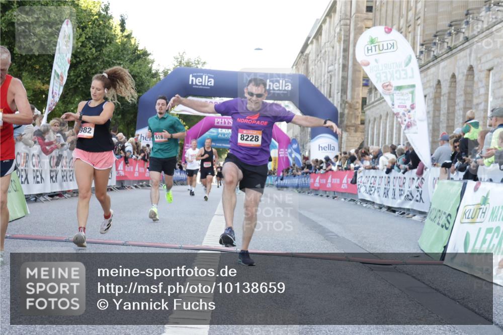 06.09.2026 - CURREX Alsterlauf Yannick Fuchs http://msf.ph/oto/10138659 06.09.2026 09:45:44 Ziel 2054, 2615, 2673, 3149, 3602, 4372, 4982, 5697, 6013, 6186, 6401, 6449, 8192, 8228 meine-sportfotos.de