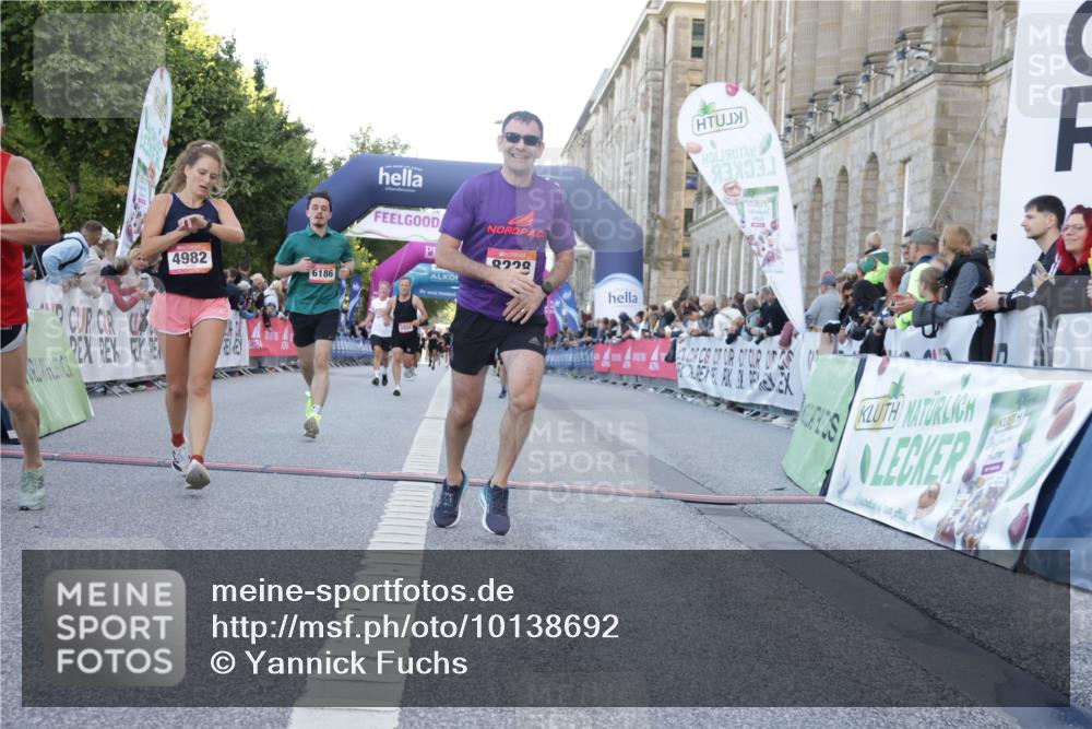 06.09.2026 - CURREX Alsterlauf Yannick Fuchs http://msf.ph/oto/10138692 06.09.2026 09:45:45 Ziel 2054, 2673, 3149, 3602, 4341, 4372, 4982, 5697, 6013, 6186, 6401, 6449, 8228 meine-sportfotos.de