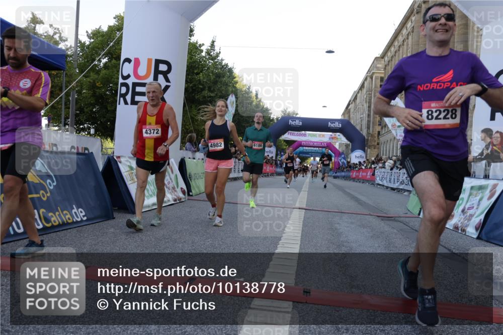 06.09.2026 - CURREX Alsterlauf Yannick Fuchs http://msf.ph/oto/10138778 06.09.2026 09:45:46 Ziel 2054, 3602, 3956, 4341, 4372, 4982, 5123, 5697, 6113, 6186, 6401, 6449, 8228 meine-sportfotos.de