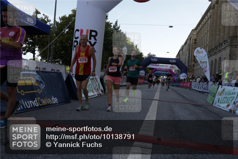 06.09.2026 - CURREX Alsterlauf Yannick Fuchs http://msf.ph/oto/10138791 06.09.2026 09:45:46 Ziel 2054, 3602, 3956, 4341, 4372, 4982, 5123, 5697, 6113, 6186, 6401, 6449, 8228 meine-sportfotos.de