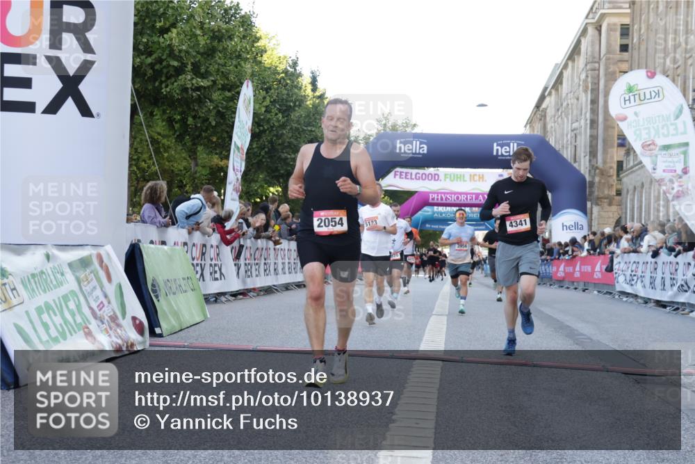 06.09.2026 - CURREX Alsterlauf Yannick Fuchs http://msf.ph/oto/10138937 06.09.2026 09:45:48 Ziel 2054, 3602, 3956, 4341, 4372, 4828, 4982, 5123, 6113, 6186, 6401, 6449, 8228 meine-sportfotos.de
