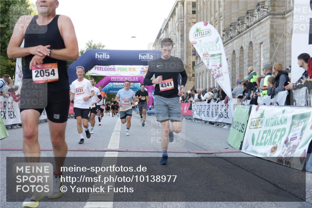 06.09.2026 - CURREX Alsterlauf Yannick Fuchs http://msf.ph/oto/10138977 06.09.2026 09:45:49 Ziel 2054, 3602, 3956, 4341, 4372, 4828, 4982, 5123, 6072, 6113, 6186, 6401, 6449, 8193, 8228 meine-sportfotos.de