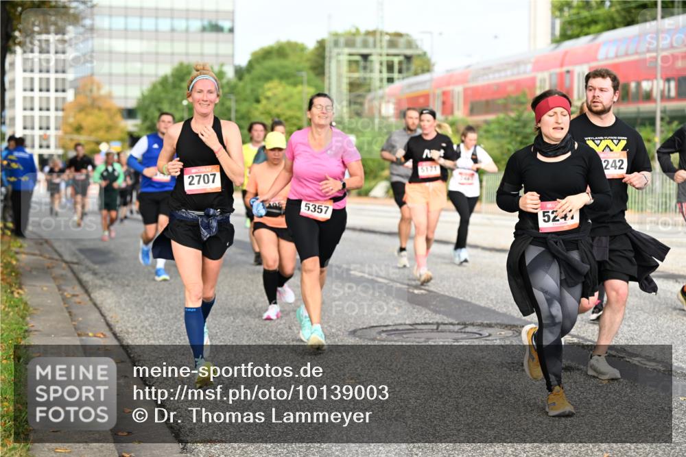 06.09.2026 - CURREX Alsterlauf Dr. Thomas Lammeyer http://msf.ph/oto/10139003 06.09.2026 10:05:44 Laufen 2707, 10, 5357, 5171, 5247, 242 meine-sportfotos.de