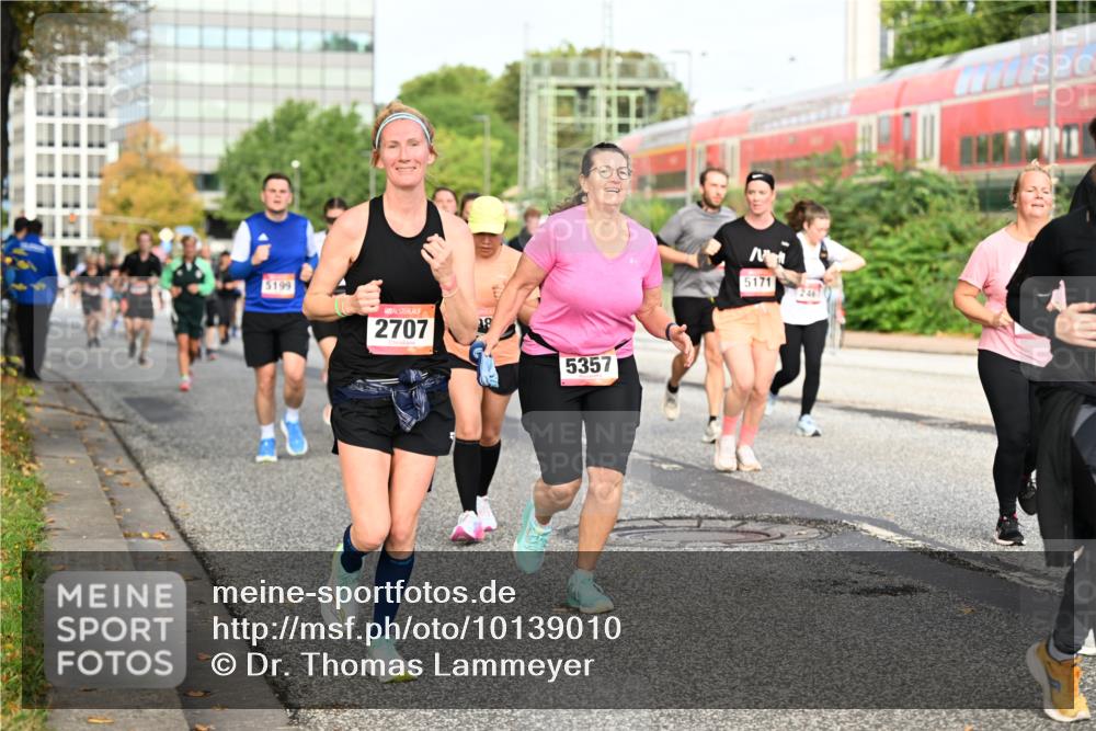 06.09.2026 - CURREX Alsterlauf Dr. Thomas Lammeyer http://msf.ph/oto/10139010 06.09.2026 10:05:44 Laufen 5199, 2707, 5357, 5171, 2467 meine-sportfotos.de