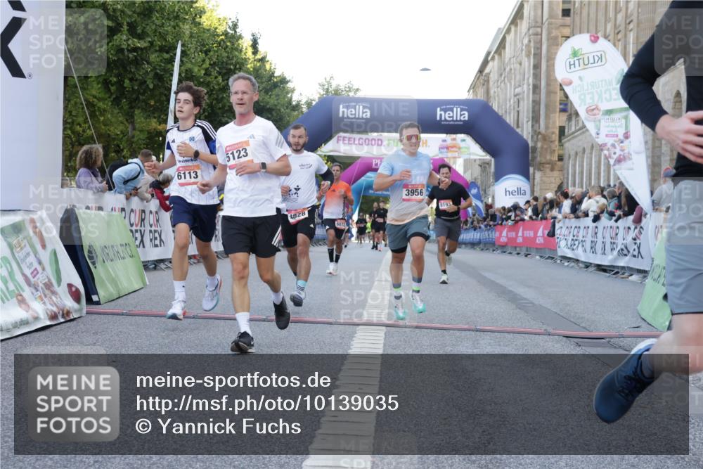 06.09.2026 - CURREX Alsterlauf Yannick Fuchs http://msf.ph/oto/10139035 06.09.2026 09:45:50 Ziel 2054, 3956, 4341, 4372, 4828, 4982, 5123, 6072, 6113, 6186, 6449, 8193, 8228 meine-sportfotos.de