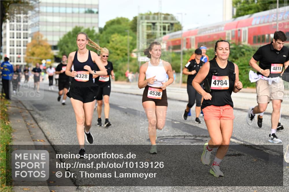 06.09.2026 - CURREX Alsterlauf Dr. Thomas Lammeyer http://msf.ph/oto/10139126 06.09.2026 10:05:56 Laufen 4328, 4536, 4784, 3, 4815 meine-sportfotos.de