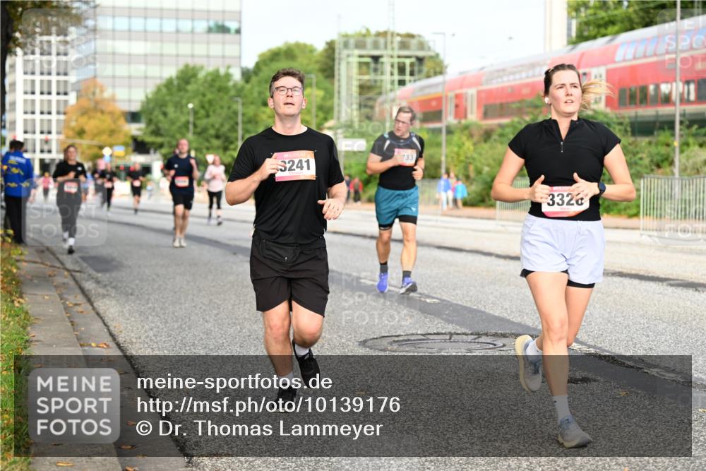 06.09.2026 - CURREX Alsterlauf Dr. Thomas Lammeyer http://msf.ph/oto/10139176 06.09.2026 10:06:01 Laufen 3241, 3326 meine-sportfotos.de