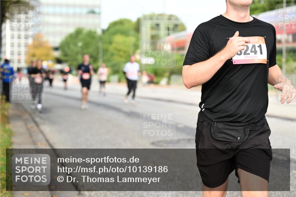 06.09.2026 - CURREX Alsterlauf Dr. Thomas Lammeyer http://msf.ph/oto/10139186 06.09.2026 10:06:03 Laufen 241 meine-sportfotos.de