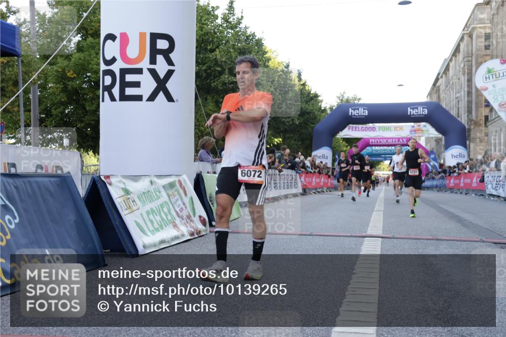 06.09.2026 - CURREX Alsterlauf Yannick Fuchs http://msf.ph/oto/10139265 06.09.2026 09:45:55 Ziel 2054, 2731, 2828, 3623, 3956, 4341, 4721, 4828, 5123, 6072, 6113, 6391, 8193 meine-sportfotos.de