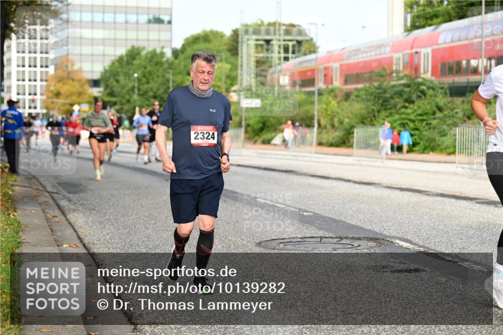 06.09.2026 - CURREX Alsterlauf Dr. Thomas Lammeyer http://msf.ph/oto/10139282 06.09.2026 10:06:12 Laufen 2324 meine-sportfotos.de