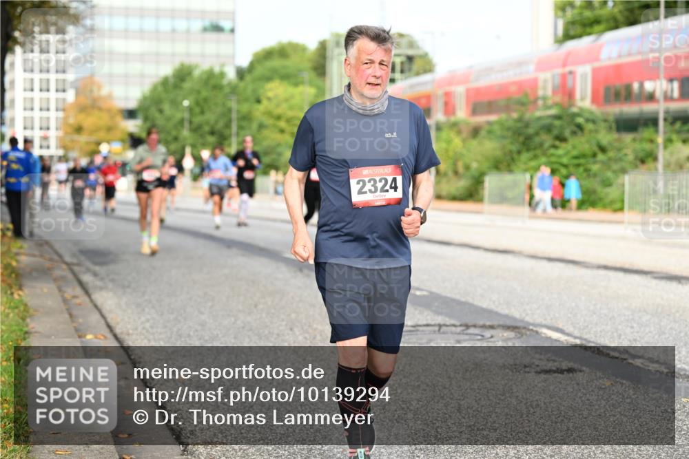 06.09.2026 - CURREX Alsterlauf Dr. Thomas Lammeyer http://msf.ph/oto/10139294 06.09.2026 10:06:13 Laufen 2324 meine-sportfotos.de