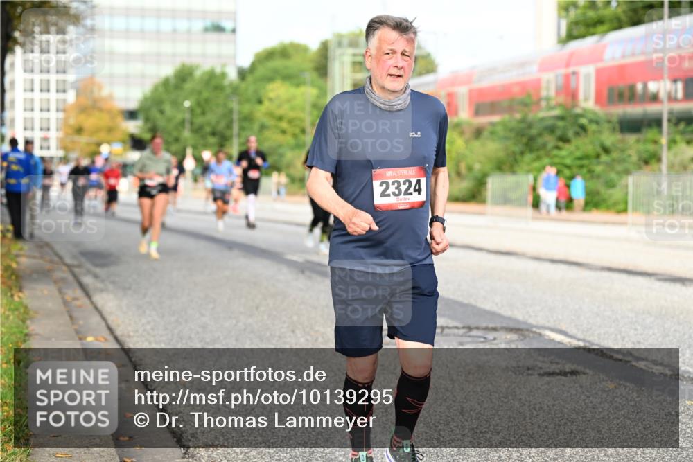06.09.2026 - CURREX Alsterlauf Dr. Thomas Lammeyer http://msf.ph/oto/10139295 06.09.2026 10:06:13 Laufen 2324 meine-sportfotos.de
