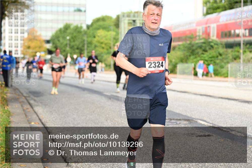 06.09.2026 - CURREX Alsterlauf Dr. Thomas Lammeyer http://msf.ph/oto/10139296 06.09.2026 10:06:14 Laufen 2324 meine-sportfotos.de