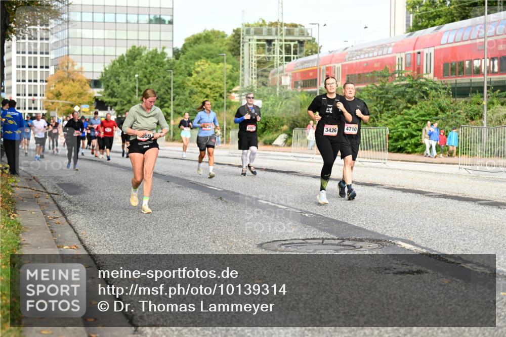 06.09.2026 - CURREX Alsterlauf Dr. Thomas Lammeyer http://msf.ph/oto/10139314 06.09.2026 10:06:16 Laufen 2057, 3426, 559, 4710 meine-sportfotos.de