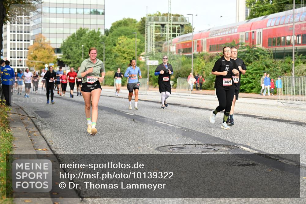 06.09.2026 - CURREX Alsterlauf Dr. Thomas Lammeyer http://msf.ph/oto/10139322 06.09.2026 10:06:17 Laufen 4959, 2057, 3426, 710 meine-sportfotos.de