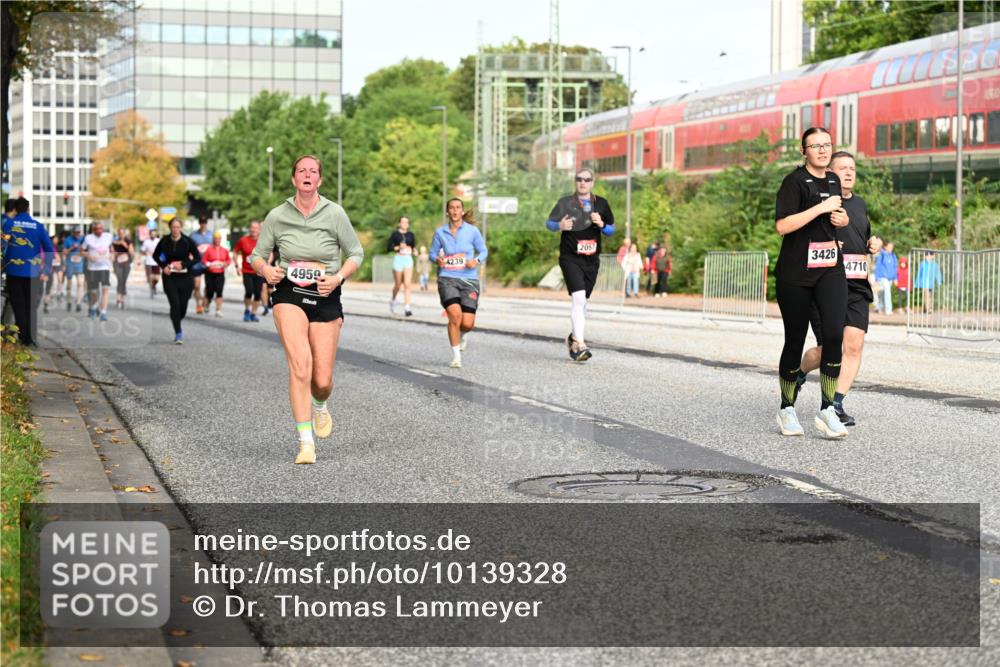 06.09.2026 - CURREX Alsterlauf Dr. Thomas Lammeyer http://msf.ph/oto/10139328 06.09.2026 10:06:17 Laufen 2057, 3426, 4239, 4959, 4710 meine-sportfotos.de