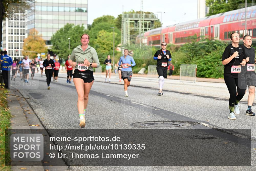 06.09.2026 - CURREX Alsterlauf Dr. Thomas Lammeyer http://msf.ph/oto/10139335 06.09.2026 10:06:18 Laufen 2057, 4235, 3426, 4959, 4710 meine-sportfotos.de