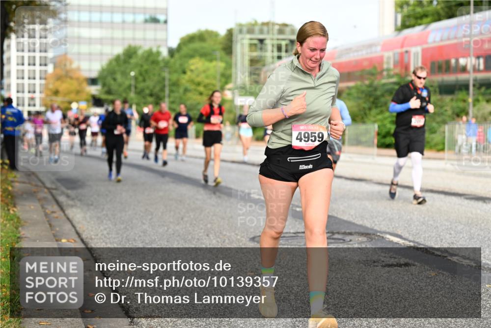 06.09.2026 - CURREX Alsterlauf Dr. Thomas Lammeyer http://msf.ph/oto/10139357 06.09.2026 10:06:20 Laufen 4959 meine-sportfotos.de