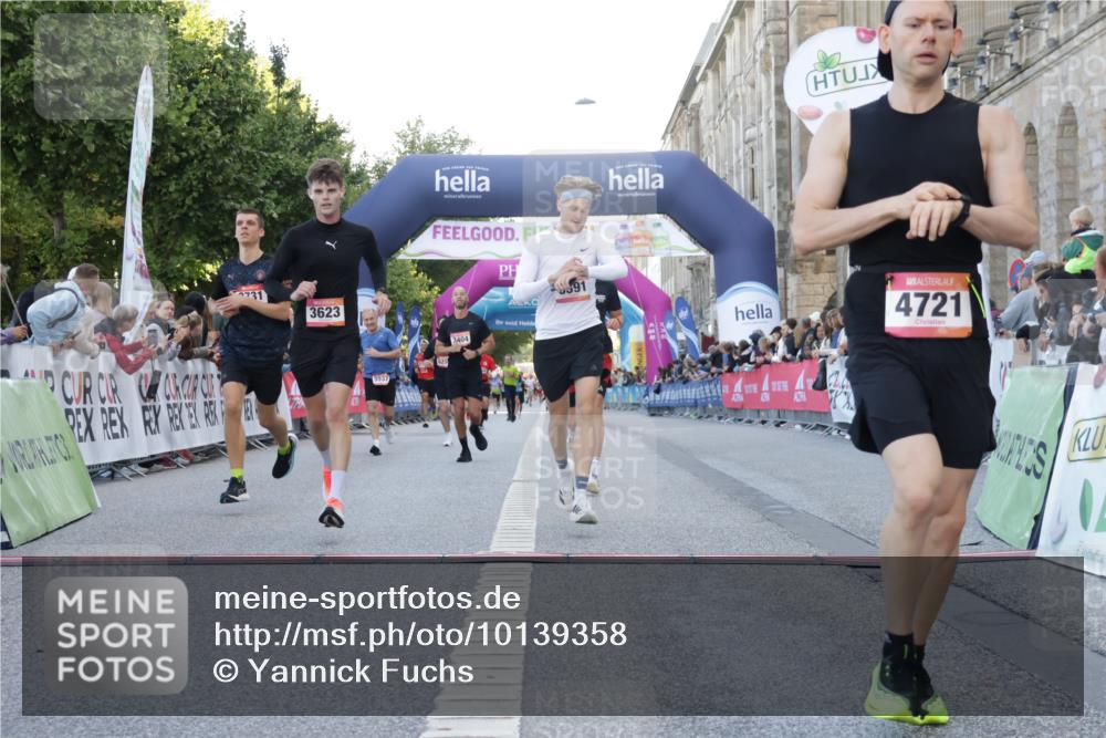 06.09.2026 - CURREX Alsterlauf Yannick Fuchs http://msf.ph/oto/10139358 06.09.2026 09:45:57 Ziel 2731, 2828, 3404, 3623, 3956, 4341, 4721, 4828, 5123, 6072, 6113, 6391, 8193 meine-sportfotos.de