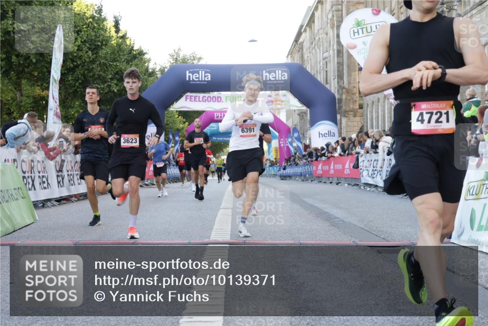 06.09.2026 - CURREX Alsterlauf Yannick Fuchs http://msf.ph/oto/10139371 06.09.2026 09:45:58 Ziel 2731, 2828, 3404, 3623, 3956, 4721, 4828, 5123, 5537, 6072, 6113, 6256, 6391, 8193 meine-sportfotos.de