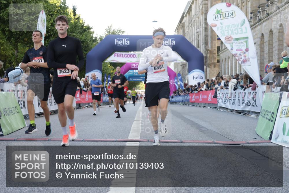 06.09.2026 - CURREX Alsterlauf Yannick Fuchs http://msf.ph/oto/10139403 06.09.2026 09:45:58 Ziel 2731, 2828, 3404, 3623, 3956, 4721, 4828, 5123, 5537, 6072, 6113, 6256, 6391, 8193 meine-sportfotos.de
