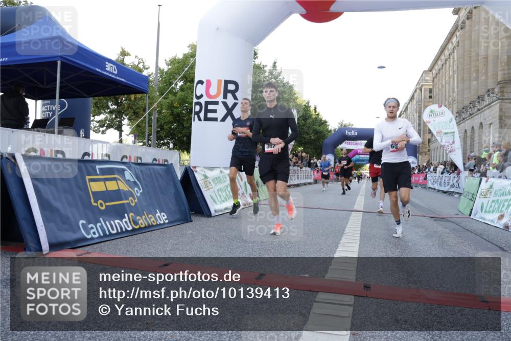 06.09.2026 - CURREX Alsterlauf Yannick Fuchs http://msf.ph/oto/10139413 06.09.2026 09:45:59 Ziel 2731, 2828, 3404, 3623, 4721, 4828, 5537, 6072, 6256, 6391, 8193 meine-sportfotos.de