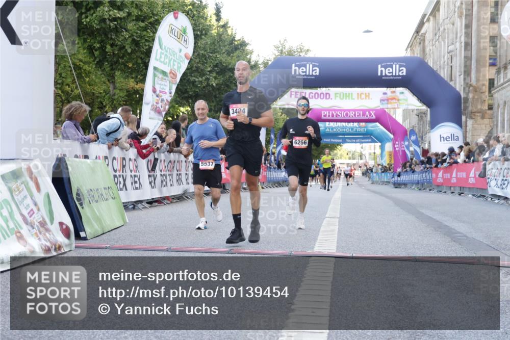 06.09.2026 - CURREX Alsterlauf Yannick Fuchs http://msf.ph/oto/10139454 06.09.2026 09:46:01 Ziel 2731, 2828, 3404, 3623, 4721, 5537, 5846, 6072, 6256, 6391, 8158, 8193 meine-sportfotos.de