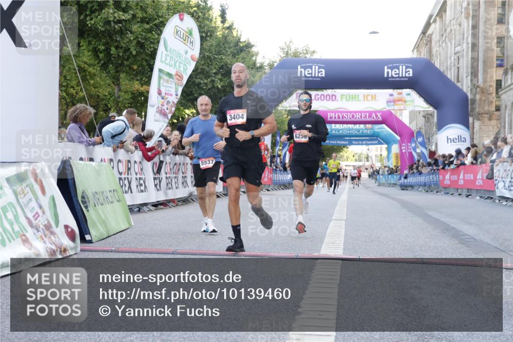 06.09.2026 - CURREX Alsterlauf Yannick Fuchs http://msf.ph/oto/10139460 06.09.2026 09:46:01 Ziel 2731, 2828, 3404, 3623, 4721, 5537, 5846, 6072, 6256, 6391, 8158, 8193 meine-sportfotos.de