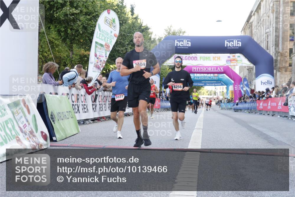 06.09.2026 - CURREX Alsterlauf Yannick Fuchs http://msf.ph/oto/10139466 06.09.2026 09:46:01 Ziel 2731, 2828, 3404, 3623, 4721, 5537, 5846, 6072, 6256, 6391, 8158, 8193 meine-sportfotos.de