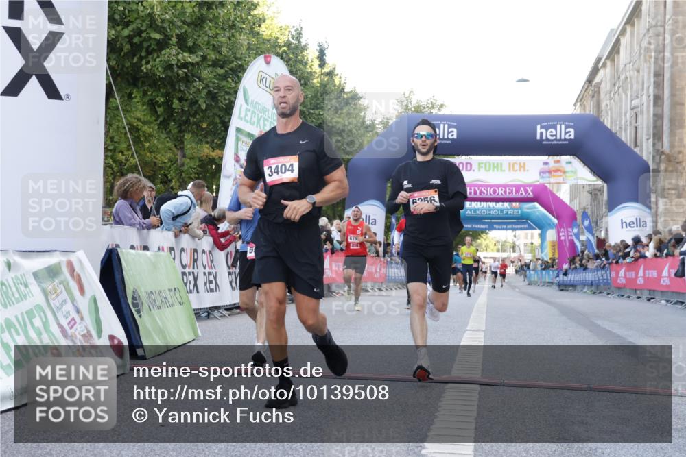 06.09.2026 - CURREX Alsterlauf Yannick Fuchs http://msf.ph/oto/10139508 06.09.2026 09:46:02 Ziel 2122, 2731, 2828, 3404, 3623, 4721, 5537, 5846, 6256, 6391, 8158 meine-sportfotos.de