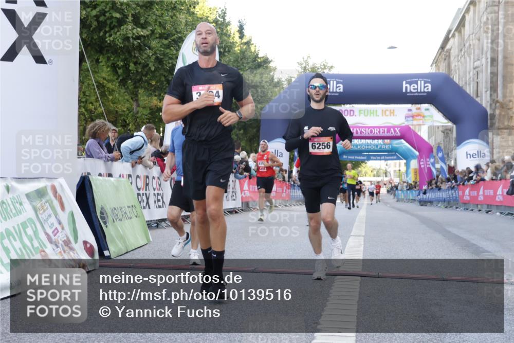 06.09.2026 - CURREX Alsterlauf Yannick Fuchs http://msf.ph/oto/10139516 06.09.2026 09:46:02 Ziel 2122, 2731, 2828, 3404, 3623, 4721, 5537, 5846, 6256, 6391, 8158 meine-sportfotos.de