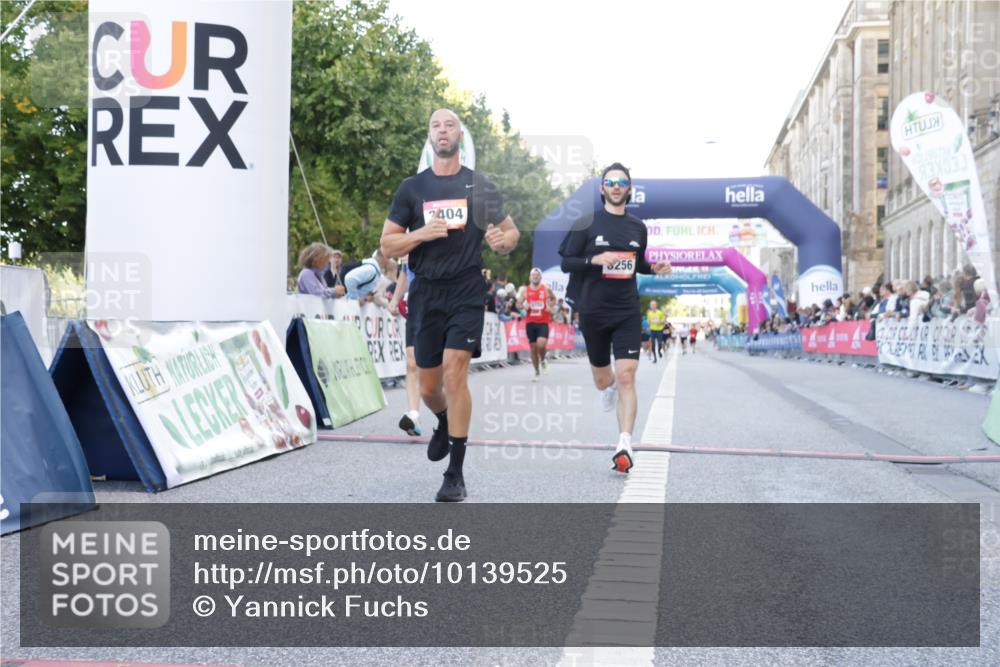 06.09.2026 - CURREX Alsterlauf Yannick Fuchs http://msf.ph/oto/10139525 06.09.2026 09:46:02 Ziel 2122, 2731, 2828, 3404, 3623, 4721, 5537, 5846, 6256, 6391, 8158 meine-sportfotos.de