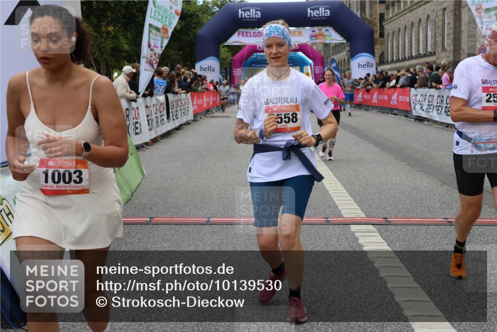 06.09.2026 - CURREX Alsterlauf Strokosch-Dieckow http://msf.ph/oto/10139530 06.09.2026 10:15:50 Ziel 1003, 2408, 2558, 2559, 3741, 3870, 4547, 4600, 4926, 5221, 6022, 6097 meine-sportfotos.de