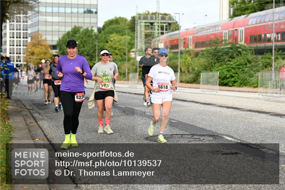 06.09.2026 - CURREX Alsterlauf Dr. Thomas Lammeyer http://msf.ph/oto/10139537 06.09.2026 10:06:36 Laufen 6165, 6220, 5818 meine-sportfotos.de