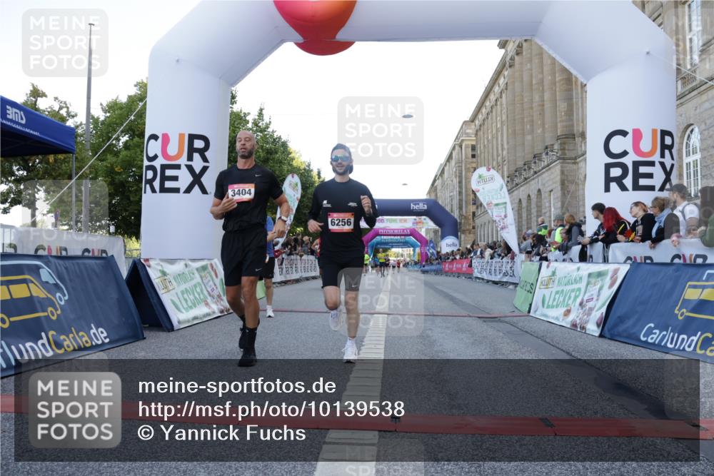 06.09.2026 - CURREX Alsterlauf Yannick Fuchs http://msf.ph/oto/10139538 06.09.2026 09:46:03 Ziel 2122, 2731, 2828, 3404, 3623, 4721, 5537, 5846, 6256, 6391, 8158 meine-sportfotos.de