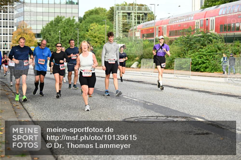 06.09.2026 - CURREX Alsterlauf Dr. Thomas Lammeyer http://msf.ph/oto/10139615 06.09.2026 10:06:45 Laufen 261, 2589, 5555, 829, 2734, 3995, 4694, 635, 807 meine-sportfotos.de